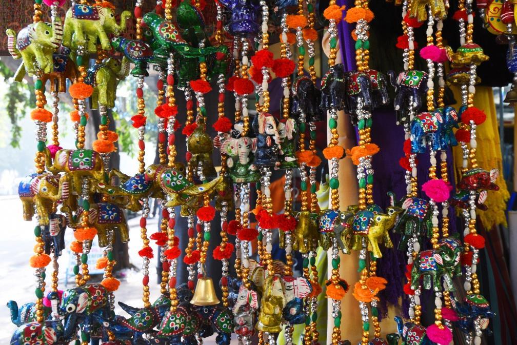 Готель Le Meridien Нью-Делі Екстер'єр фото Beads at the 2008 New Orleans Mardi Gras