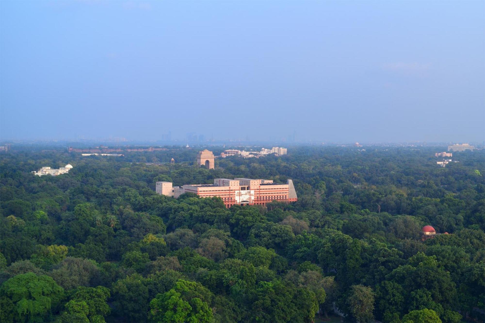 Готель Le Meridien Нью-Делі Екстер'єр фото View of the hospital from the observation tower of the nearby Emory Hospital